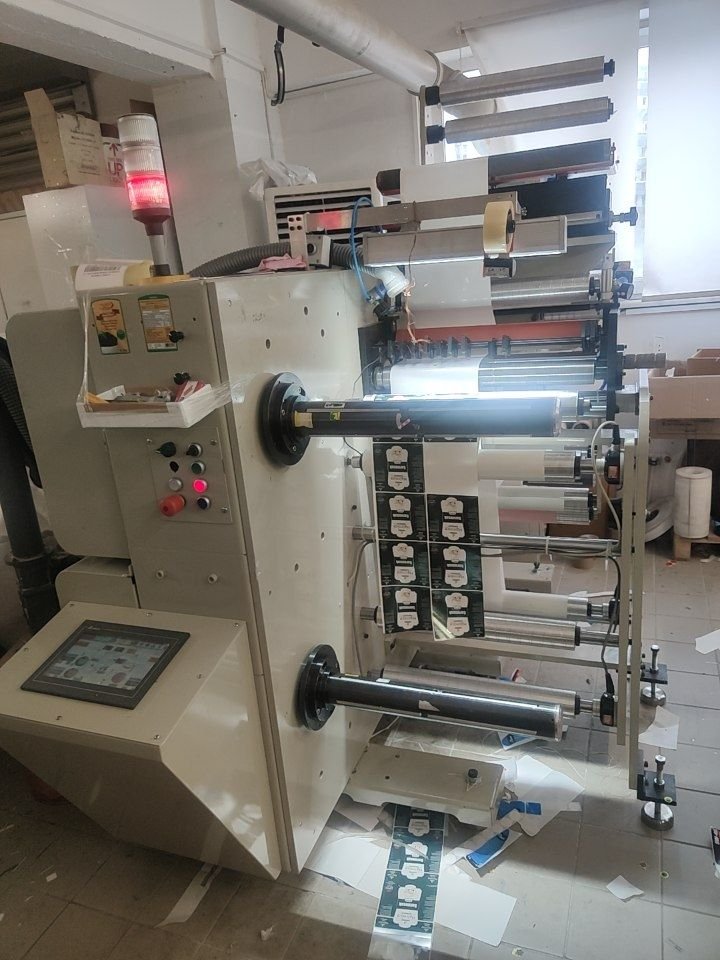 GMG QC-360 etiket kalite kontrol ve dilme makinesi